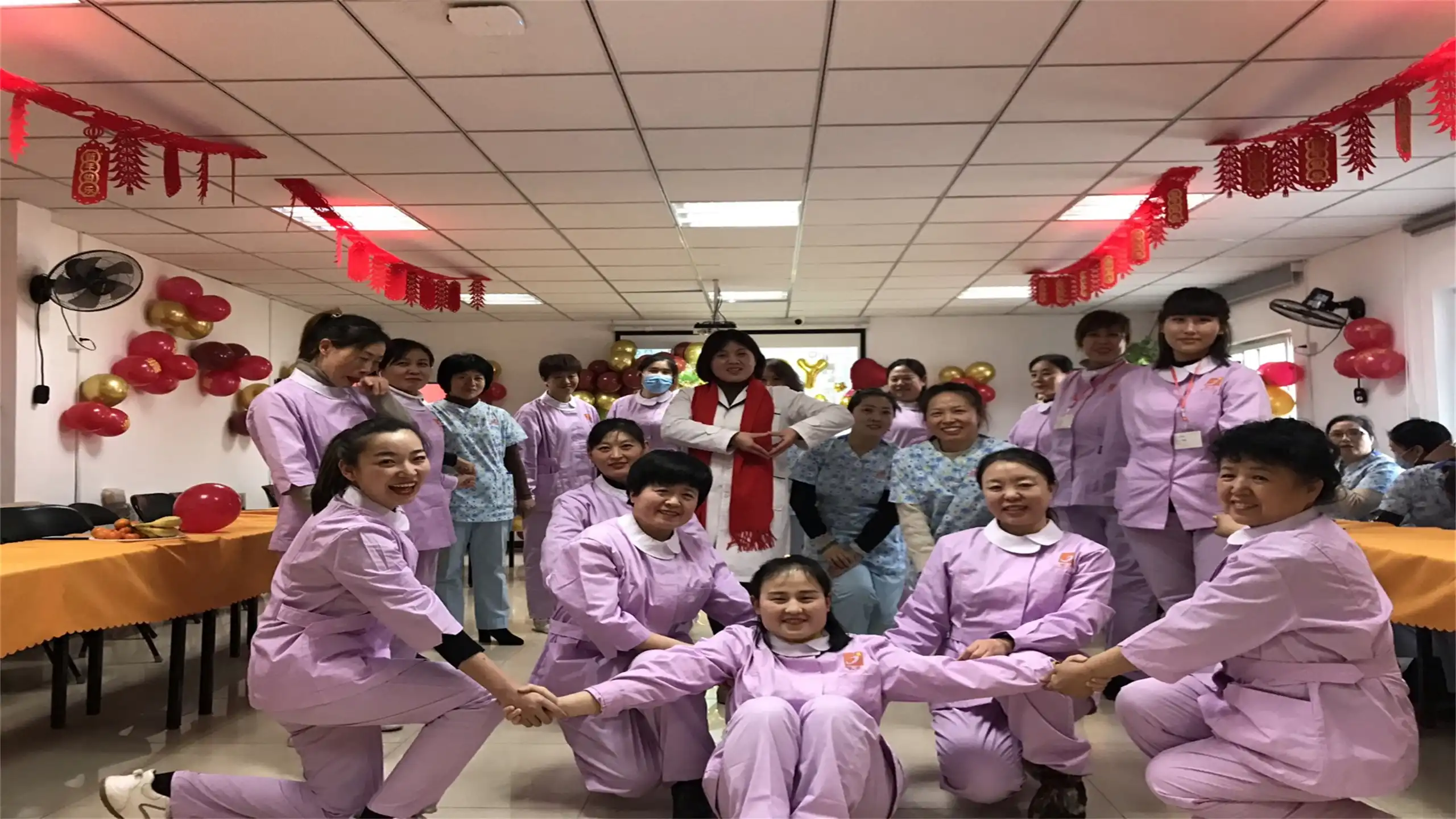 家嘉母婴师生合照留影