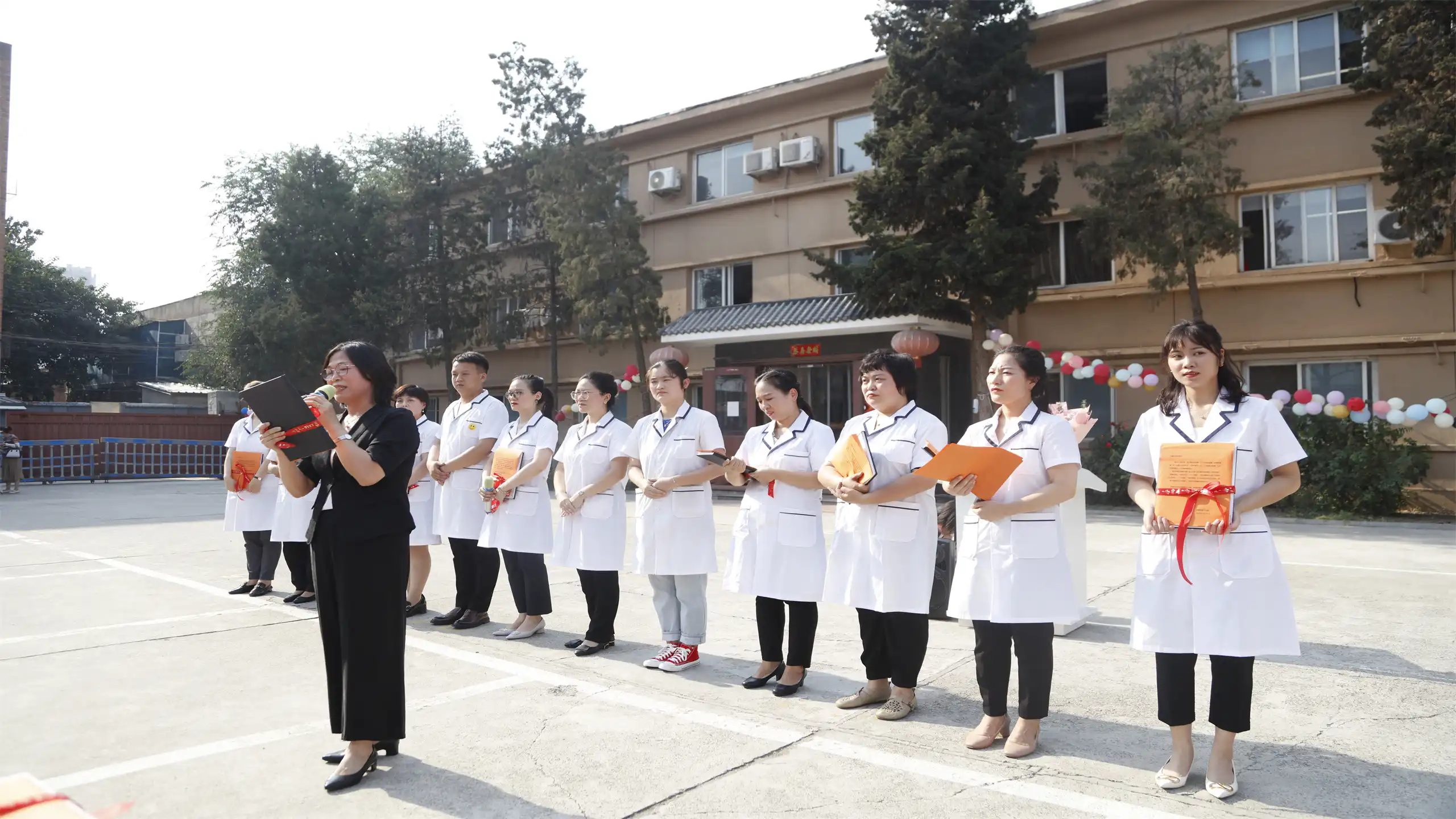 家嘉母婴师生合照留影